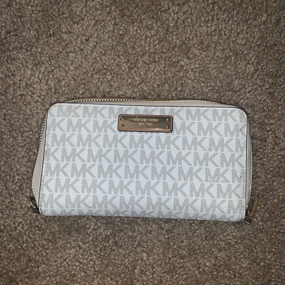 Michael Kors wallet - Picture 1 of 3